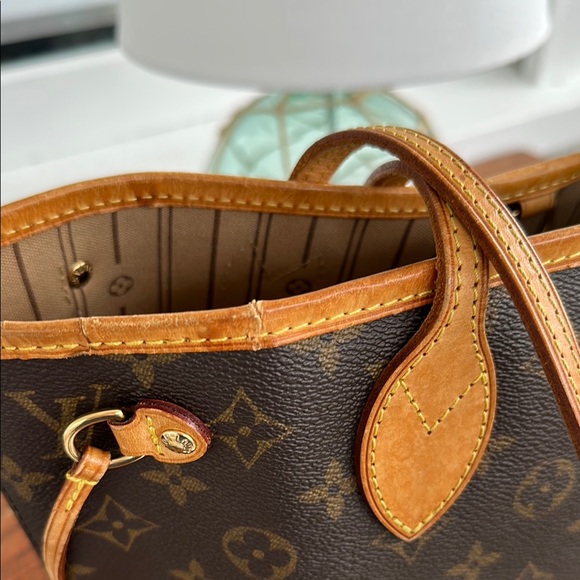 Louis Vuitton Medium Neverfull - Picture 6 of 15